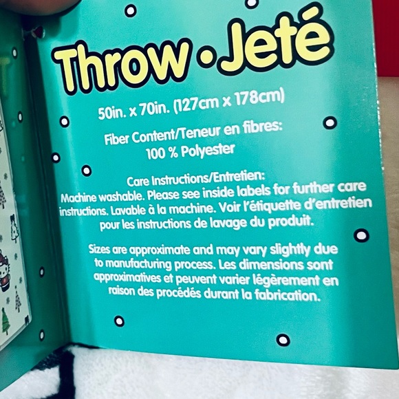 ๐๐ Hello Kitty Oversized Christmas Throw Blanket - Picture 5 of 6